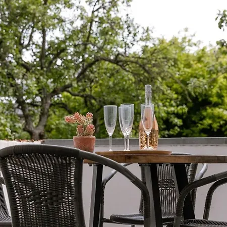 Lägenhet Spacious And Bright With Sunny Terrace *